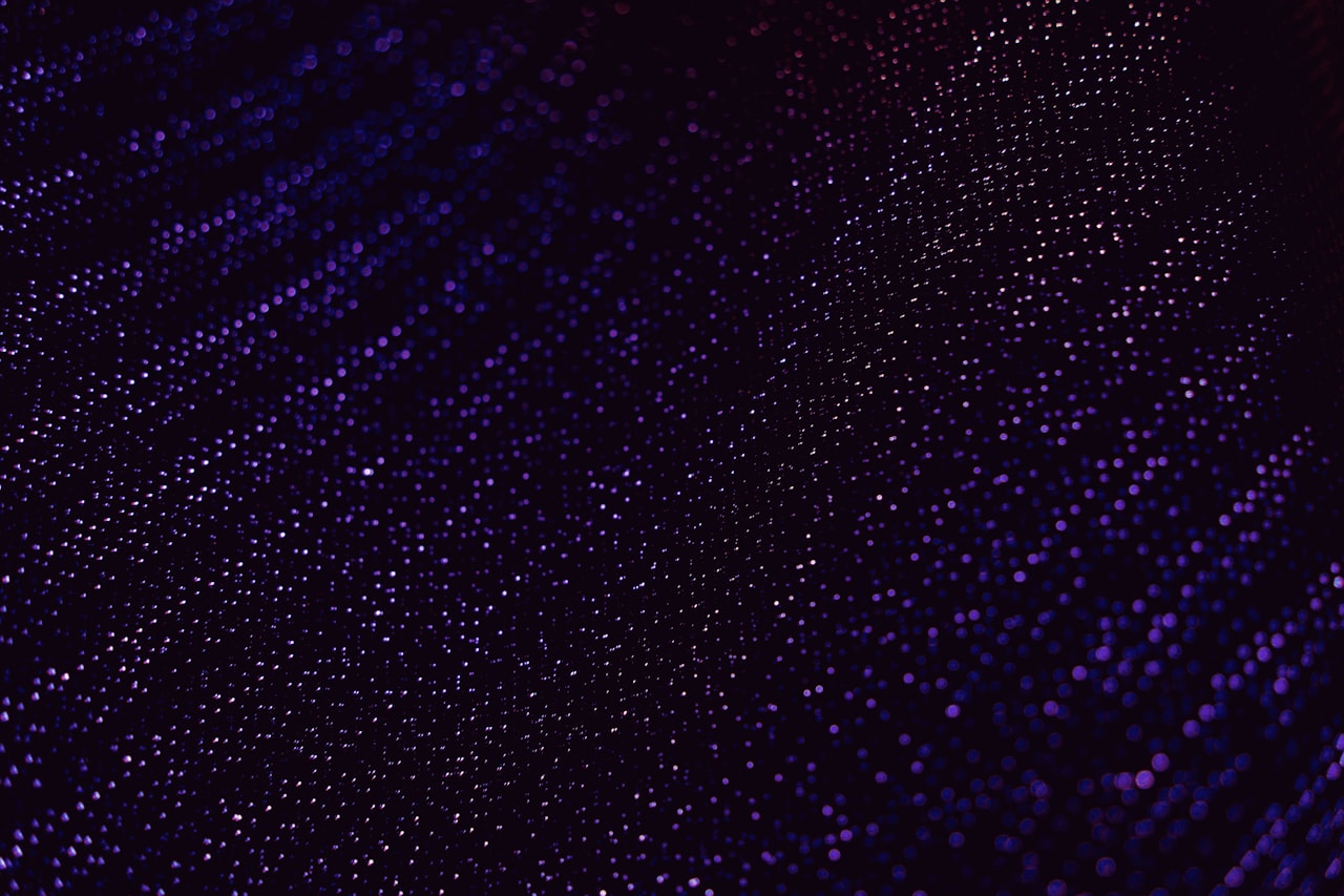Representación abstracta de inteligencia artificial: red de nodos conectados sobre fondo oscuro