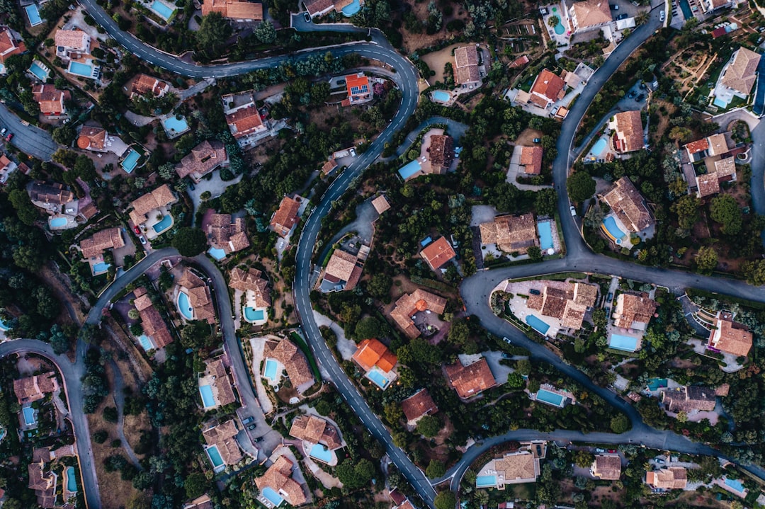 impulsa-tu-inmobiliaria-con-ia-mejora-la-gestión-de-datos-y-análisis-competitivo